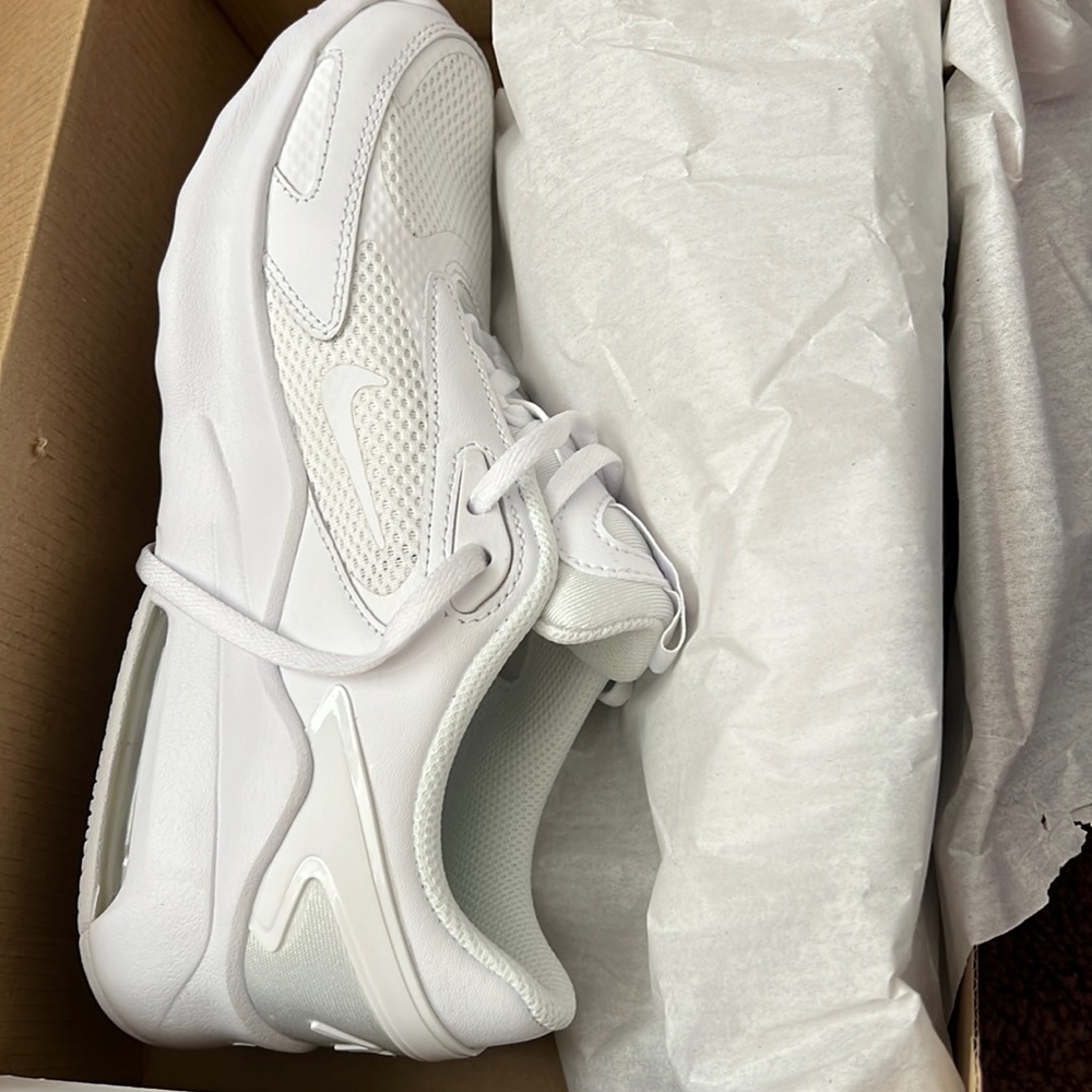 White Nike air max bolt